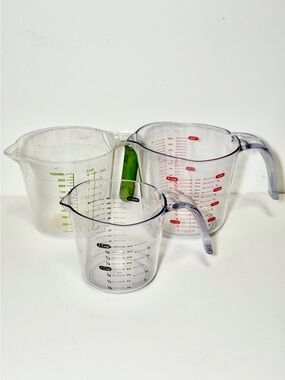 Set of 3 Clear Plastic Measuring Cups set